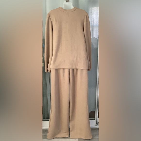 Women’s 2 PIECE KHAKI COLOR LOUNGE SET NWOT - Picture 1 of 9